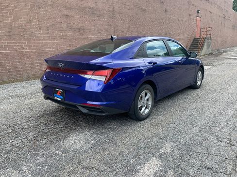 Used 2023 Hyundai Elantra SE FWD image 5