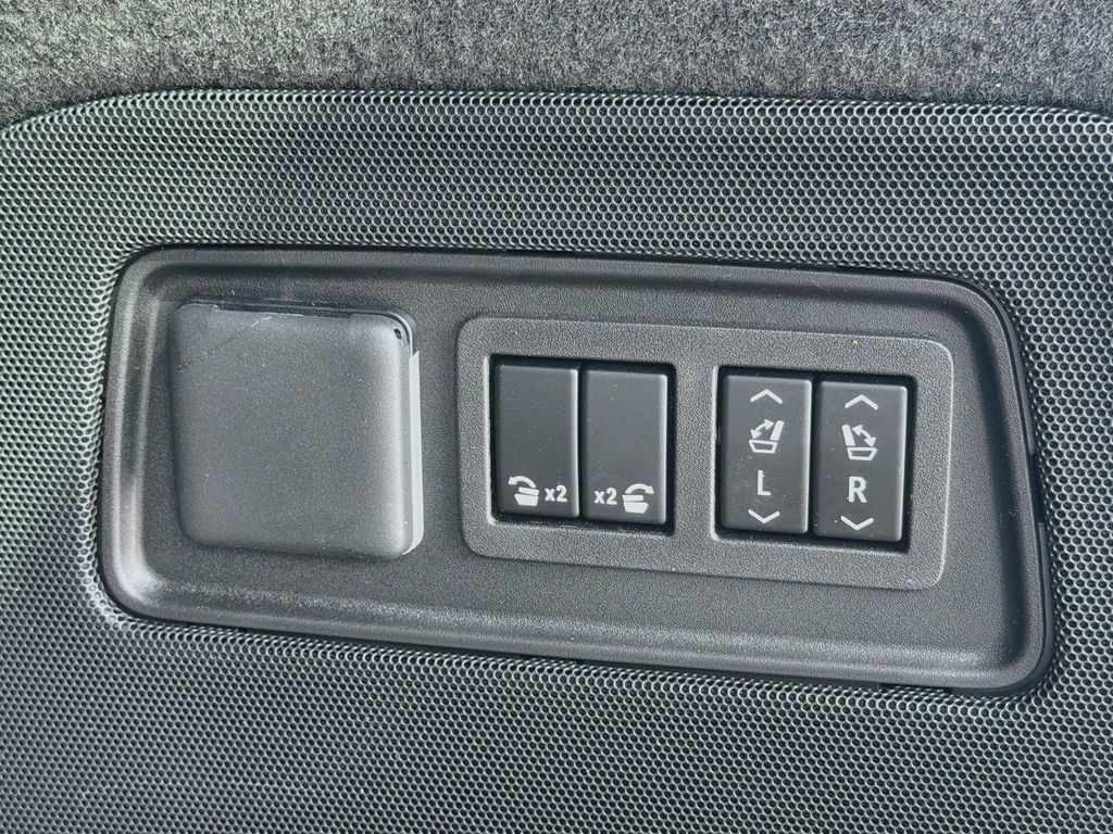 Used 2026 Cadillac Escalade Platinum Sport w/ LPO, ONYX Package AWD/4WD image 13