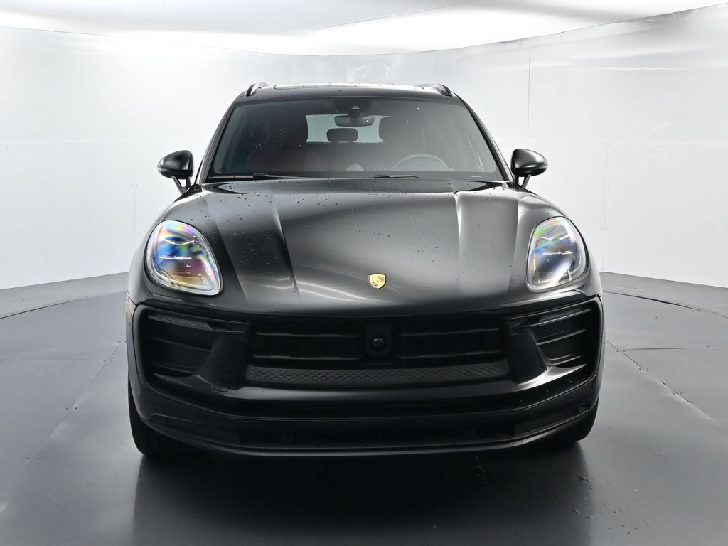 Certified 2026 Porsche Macan AWD/4WD image 18