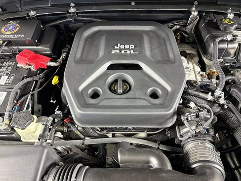 Used 2018 Jeep Wrangler Unlimited Sahara AWD/4WD image 33