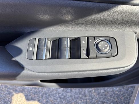 New 2026 Toyota Prius Plug-In Hybrid FWD image 38
