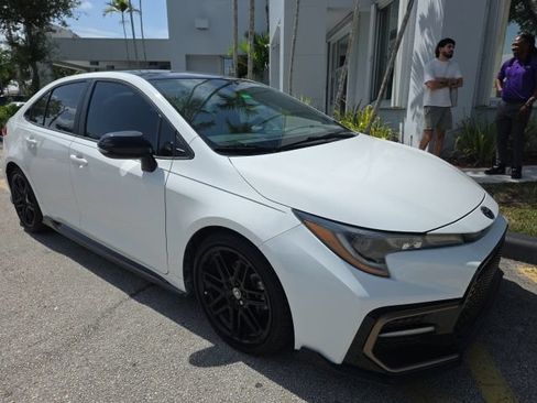 Used 2021 Toyota Corolla SE FWD image 3