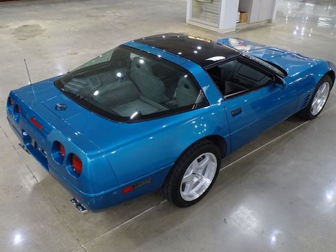 Used 1994 Chevrolet Corvette Coupe RWD image 14