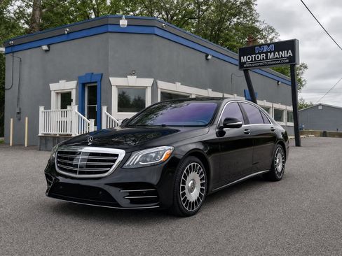 Used 2020 Mercedes-Benz S 560 4MATIC Sedan image 3