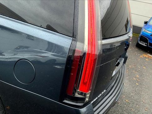 Used 2020 Cadillac Escalade Luxury image 28