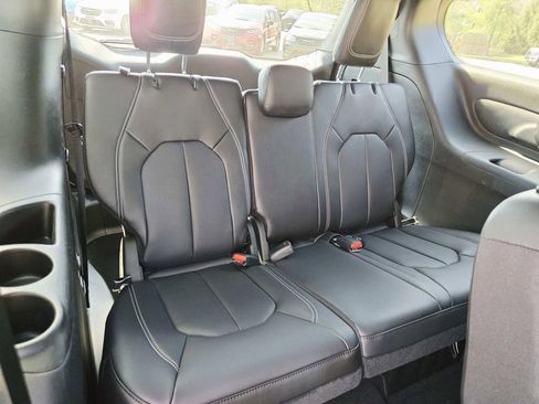 New 2026 Chrysler Pacifica Select image 15