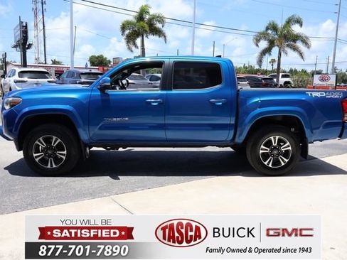 Used 2017 Toyota Tacoma TRD Sport w/ Tow Package (A/T) AWD/4WD image 4