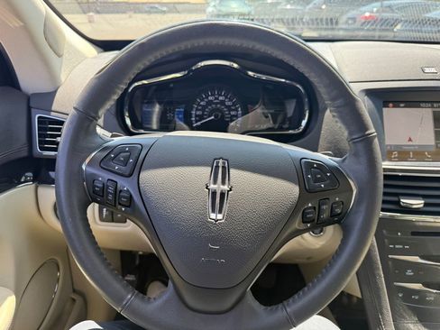 Used 2019 Lincoln MKT AWD image 18