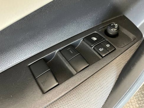 Used 2021 Toyota Corolla LE w/ Carpet Mat Package (TMS) FWD image 4