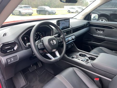 Certified 2025 Honda Pilot Touring image 13