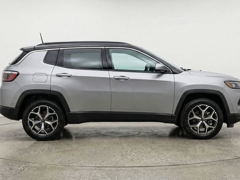 Used 2025 Jeep Compass Limited image 11
