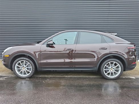 Used 2021 Porsche Cayenne Coupe image 2