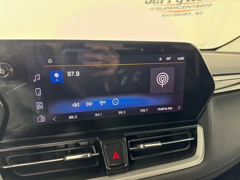 Used 2025 Chevrolet TrailBlazer LT AWD/4WD image 22