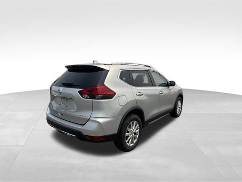 Used 2017 Nissan Rogue SV AWD/4WD image 6