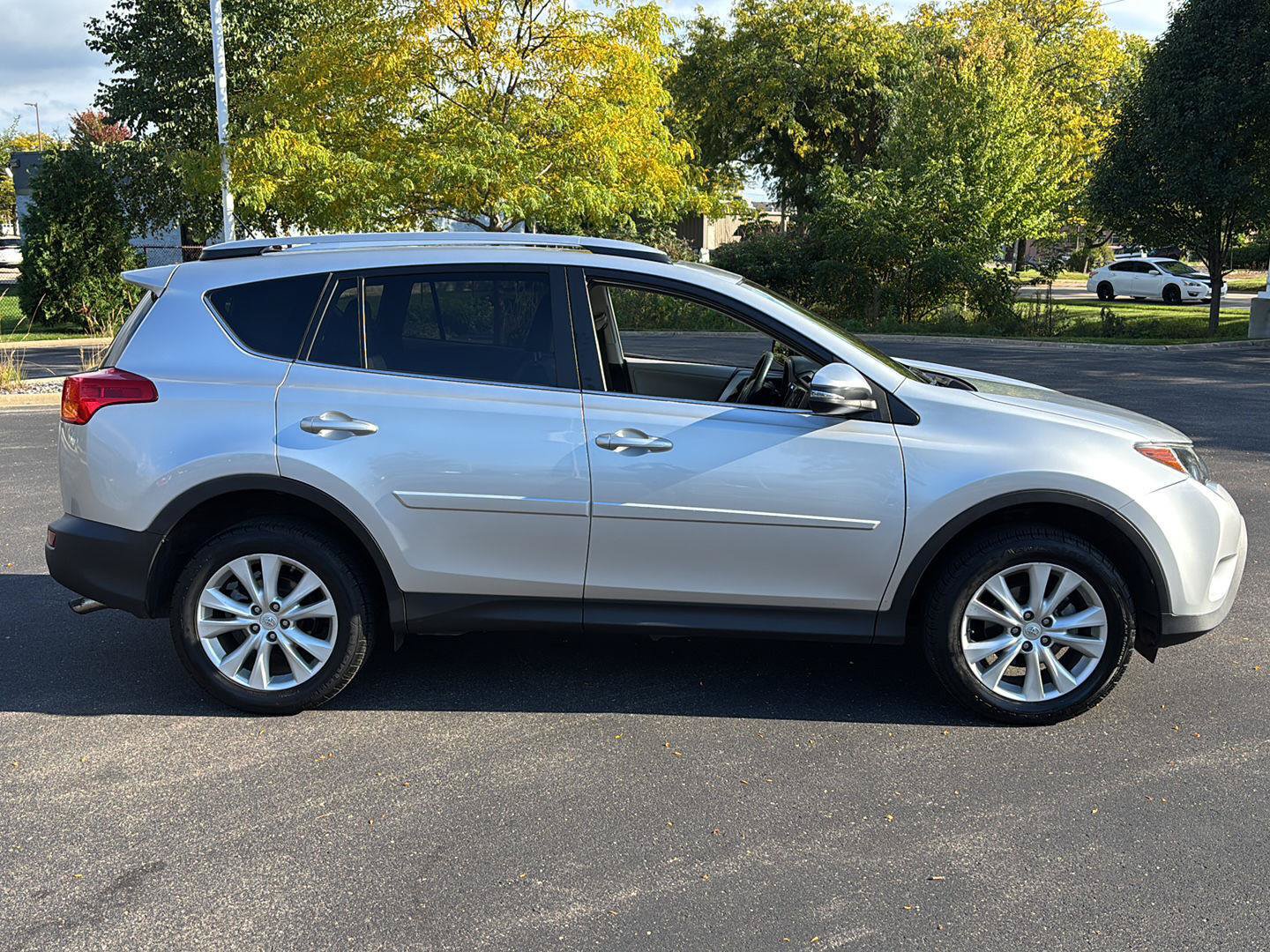 Used 2013 Toyota RAV4 Limited AWD/4WD image 8
