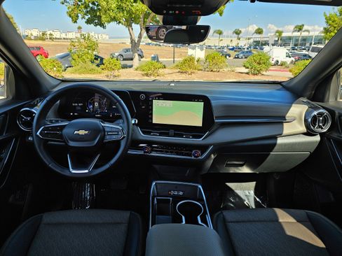 Used 2025 Chevrolet Equinox LT w/ Convenience Package II image 22