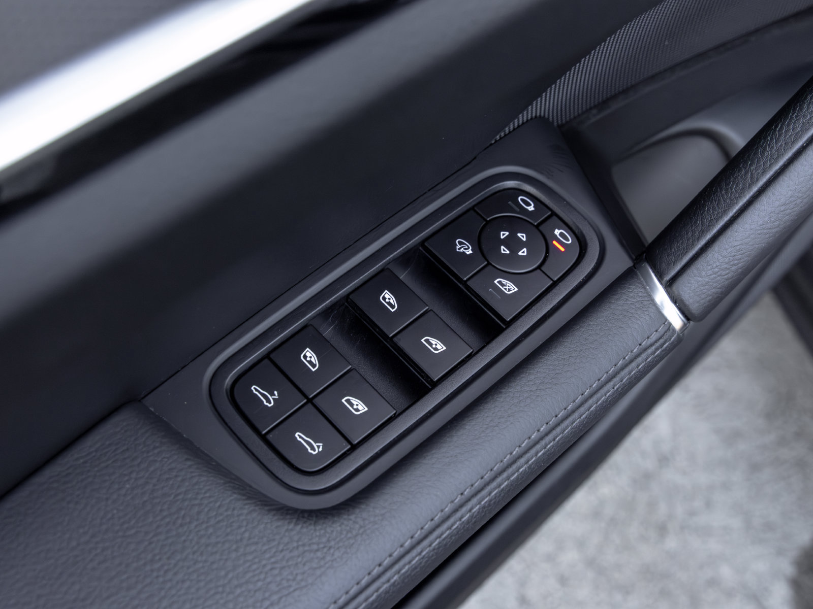 Used 2023 Porsche Cayenne S Platinum AWD/4WD image 23