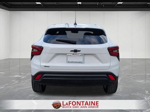 Certified 2025 Chevrolet Trax LS w/ LS Convenience Package FWD image 4