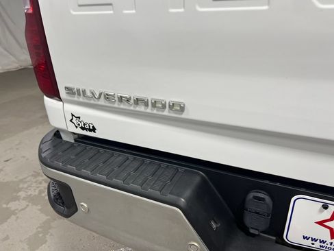 Used 2022 Chevrolet Silverado 2500 LT AWD/4WD image 21