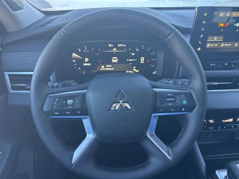 New 2026 Mitsubishi Outlander SE image 14