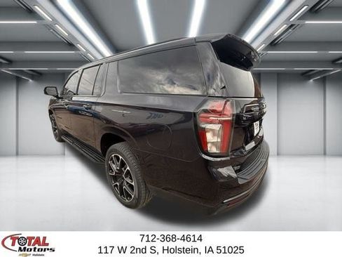 Certified 2024 Chevrolet Suburban RST w/ Luxury Package AWD/4WD image 8