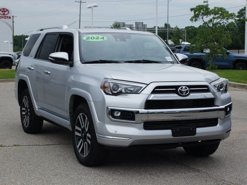 Used 2024 Toyota 4Runner Limited AWD/4WD image 25