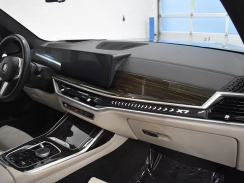 Used 2024 BMW X7 xDrive40i w/ M Sport Package AWD/4WD image 18