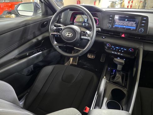 Certified 2025 Hyundai Elantra Sport FWD image 19