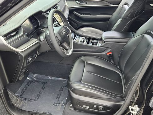 Used 2023 Jeep Grand Cherokee L Limited w/ Black Appearance Package RWD image 9