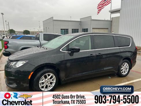 Used 2023 Chrysler Voyager LX image 1