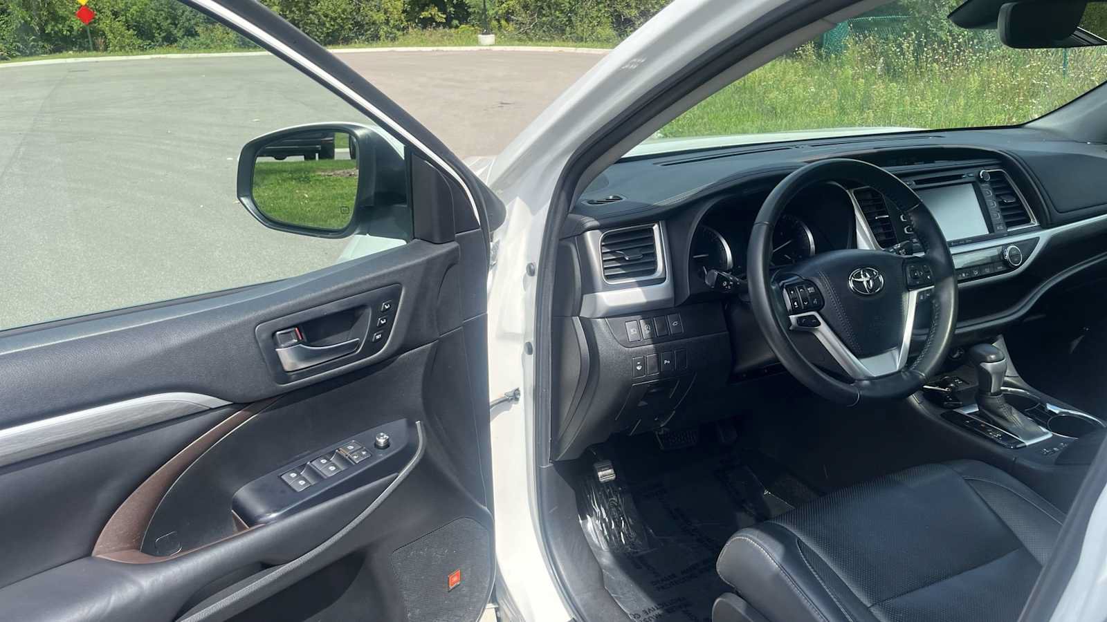 Used 2019 Toyota Highlander Limited AWD/4WD image 15