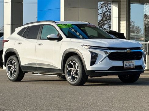 Used 2024 Chevrolet Trax LT w/ Driver Confidence Package image 2