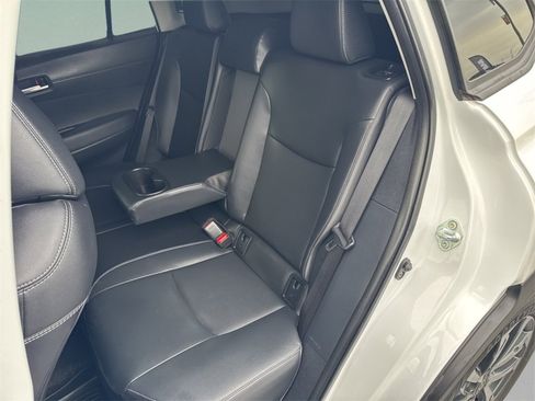 Used 2023 Toyota Corolla Cross XLE image 11
