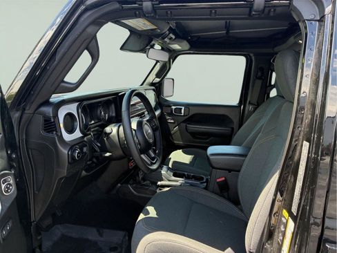 Used 2025 Jeep Wrangler Unlimited Sport AWD/4WD image 13