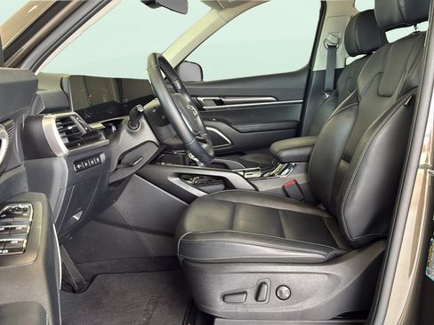 Certified 2025 Kia Telluride S FWD image 22
