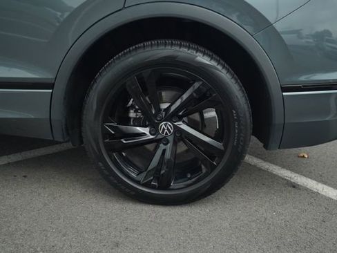 Used 2023 Volkswagen Tiguan SE R-Line image 39