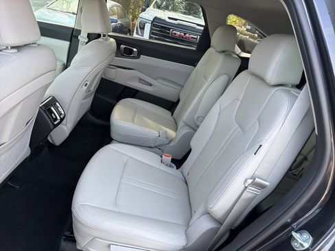 Certified 2025 Kia Sorento EX w/ Panoramic Sunroof Package FWD image 25