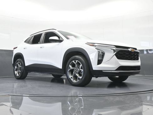 Used 2024 Chevrolet Trax LT FWD image 57