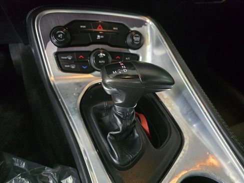 Used 2015 Dodge Challenger SXT RWD image 7