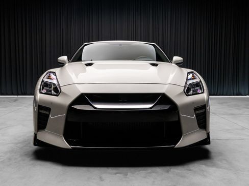 Used 2020 Nissan GT-R Premium AWD/4WD image 24