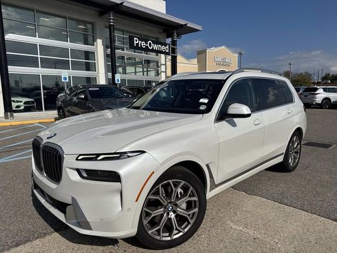 Used 2023 BMW X7 xDrive40i w/ Premium Package image 3