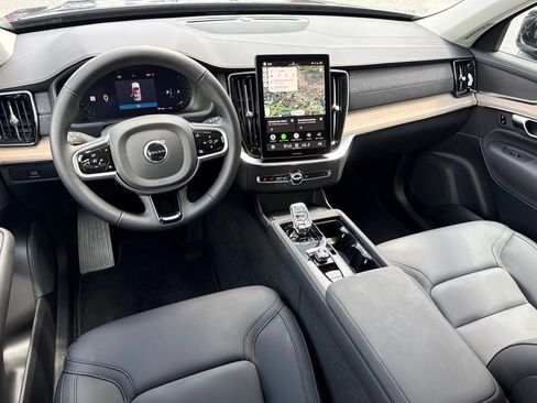 Used 2025 Volvo XC90 B5 Core w/ Protection Package Premier AWD/4WD image 17