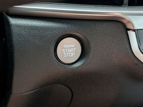 Used 2025 Kia Sorento S w/ Panoramic Sunroof Package image 29