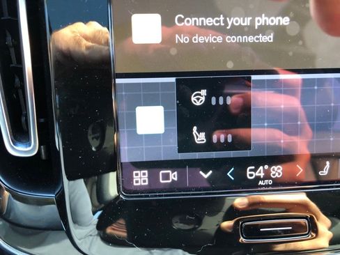 Used 2023 Volvo XC40 B5 Plus w/ Protection Package Premier image 27