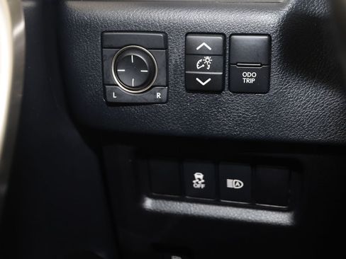 Used 2021 Lexus GX 460 w/ Accessory Package AWD/4WD image 29