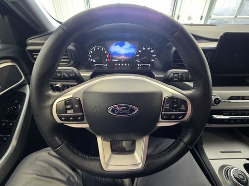 Used 2023 Ford Explorer XLT AWD/4WD image 31