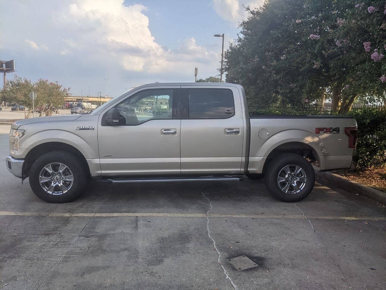 Used 2017 Ford F150 XLT w/ Equipment Group 302A Luxury AWD/4WD image 10