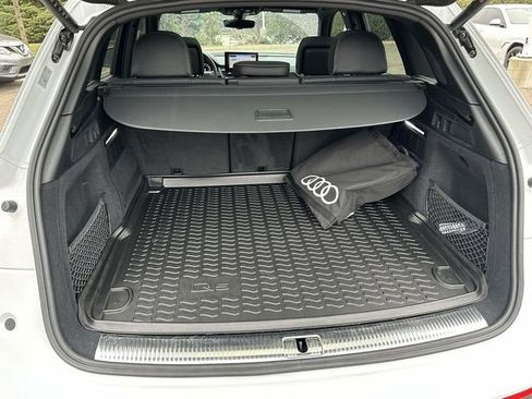 Used 2024 Audi Q5 e Prestige w/ Prestige Package image 18