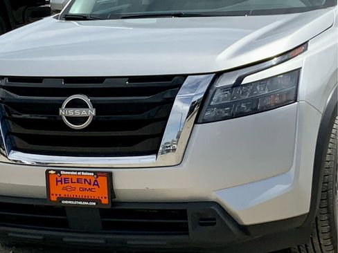 Used 2024 Nissan Pathfinder SV AWD/4WD image 12