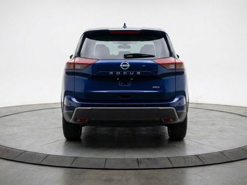 Used 2025 Nissan Rogue SV image 7